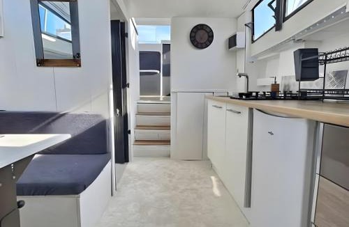 Valence Boat Rental | The Blue Boat