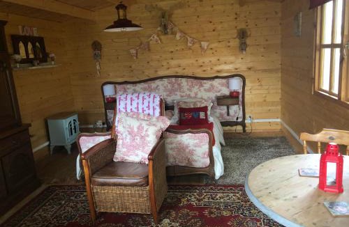 Commana Other | The Love Shack