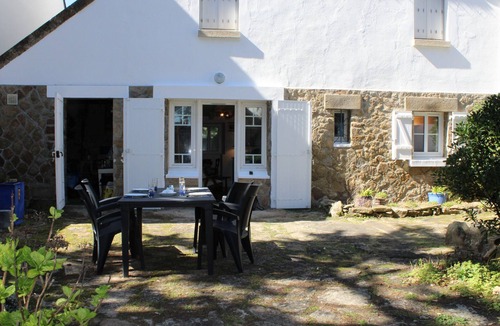 Saint-Pierre-Quiberon House | THE SURFACE KORRIGANE FACING THE SEA