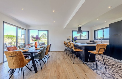 Plouguerneau House | Ti Braz – Stunning House with Sea View, Private Pool & Wi-Fi in Plouguerneau