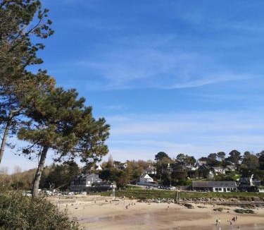Kerfany-les-Pins Apartment | Ti Yann, studio with sea view Kerfany Beach