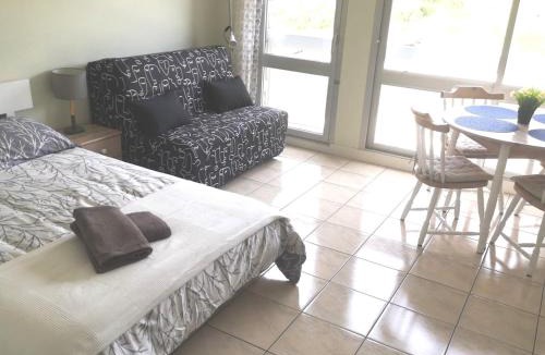 Kerfany-les-Pins Apartment | Ti Yann, studio with sea view Kerfany Beach