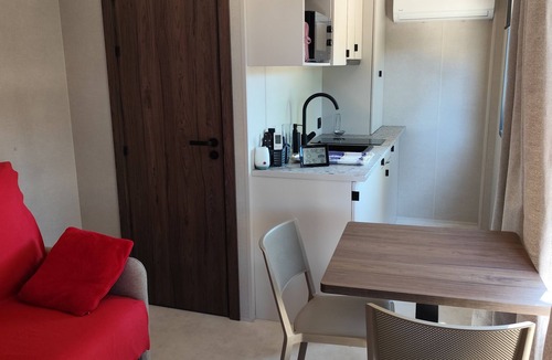 Carpentras Ski Chalet | Tiny 2 pers 1 Ch, equipped kitchen, air conditioning; Swimming pool; between Mont Ventoux and Avignon