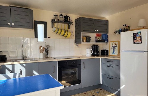 Pouldreuzic House | Tipoz'Immo Maison Bleue Walking distance to the beach Surf spot garden