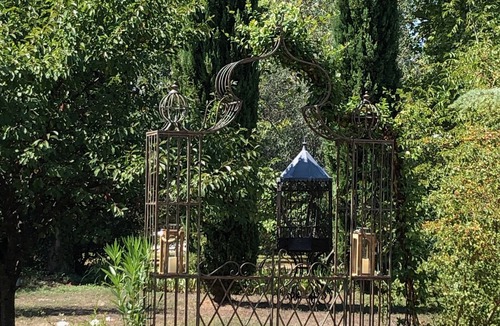 Le Thor House | Title ownership