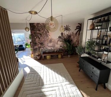 Ussel Villa | Très grande maison de caractère - 15 personnes rénovée
