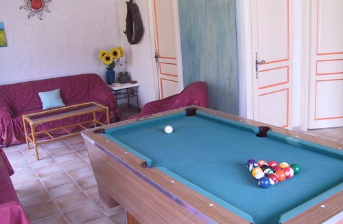 Lacoste House | Traditional provincial holiday home - air conditioned