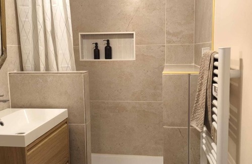 Tullins Apartment | TULLINS Equipped T2 between Grenoble and Valence - For professionals, tourism and weddings