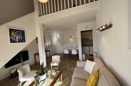 Mandelieu-La-Napoule Apartment | Two bedrooms chic and confortable in a very quiet setting.