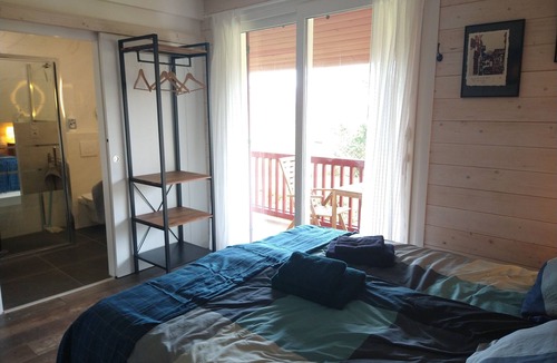 Lacarre Apartment | Two pers Studio Constance view of the Pyrenees, 7km from St-Jean-Pied-de-Port.