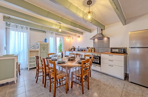 Ploudalmezeau House | Ty Abéric – Charming Family Home for 8, Steps from the Sea and GR34
