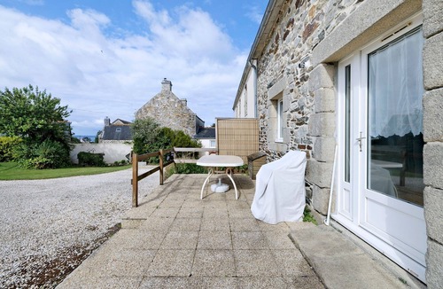 Plomodiern House | Ty izella – 500m from the sea