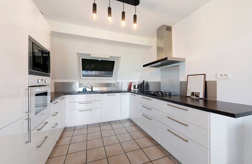 Plouneour-Trez House | Ty Madeleine House – 3 Minutes’ Walk from the Sea, Perfect for Families