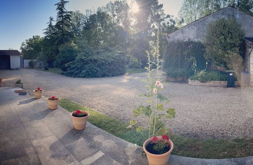 Migron House | Typical Charente farmhouse with enclosed garden planted with trees.