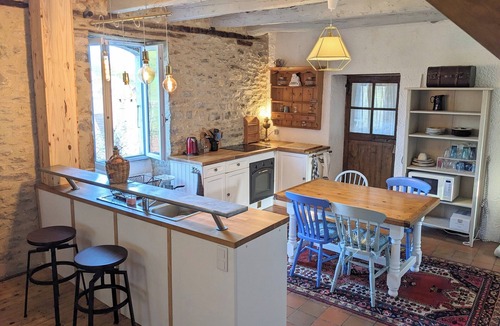 Glanes House | Typical Quercy house, vineyards, hiking and many sites nearby.