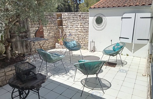 Rivedoux-Plage House | Typical Réthaise house set in large wooded grounds with outdoor spa