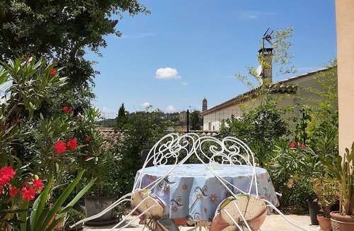 Mormoiron Apartment | Under the Chêne Vert/Ideal for cyclists and hikers/Free private parking