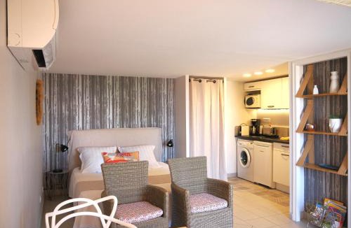 Manosque Apartment | Une Heure Bleue