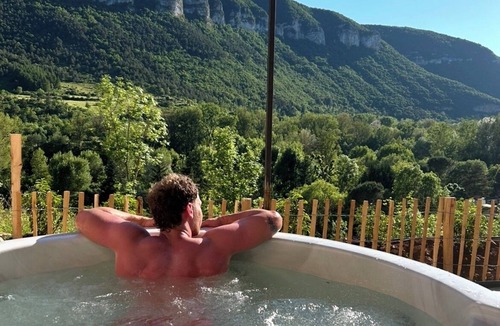Mostuejouls House | Unusual accommodation with jacuzzi and paddle