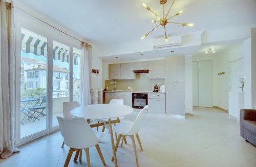 Carnot Apartment | Upstays Terrace Carnot Center 60m2 Apartment