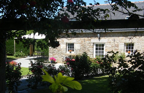 Scaer House | Vacation accommodation "Les Gîtes du Menhir"