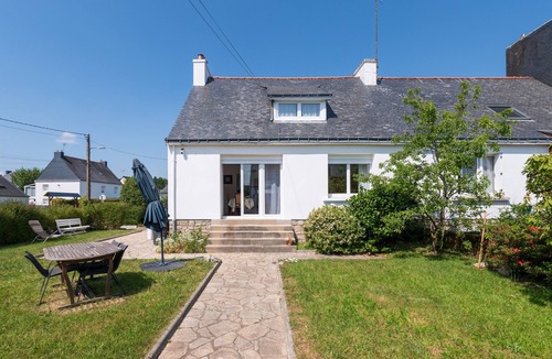 Plouay House | Vacation home between land and sea
