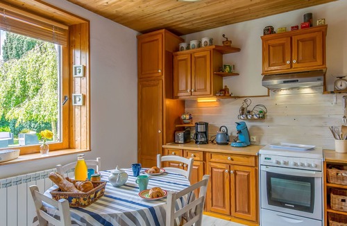 Locquirec House | Vacation home Bleue by Interhome