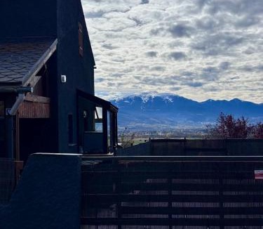 Enveitg House | Valley Balcony