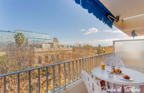 Hyeres City Centre Apartment | Vast studio downtown with balcony - Dodo et Tartine
