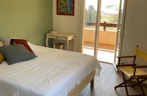 Tamaris House | Villégiature au Calme Sous les Pins, à 10 min à Pied de la Plage