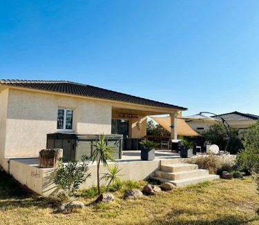 Solaro Villa | villa avec jacuzzi privé proche plage