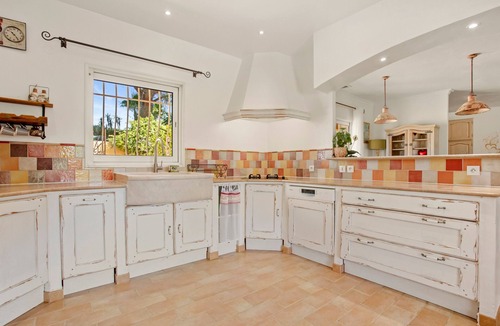 Les Brugassieres Villa | Villa 'D'Amour - Golfe De St Tropez' with Mountain View, Wi-Fi and Air Conditioning