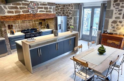 Velzic House | Villa de 150m2, 4 ch, 4 SDB, Wifi, Patio, Vallée de la Jordanne
