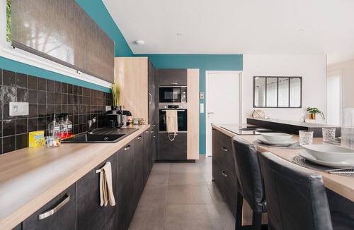 Bruz Villa | Villa “De Standing” with Private Pool, Wi-Fi, and Air Conditioning