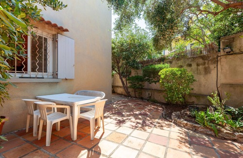 7th Arrondissement House | Villa Granier with Private Terrace, Private Garden, and Wi-Fi