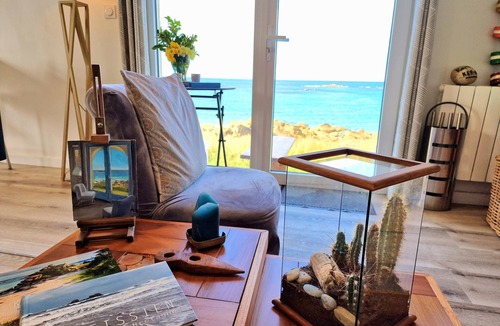 Cleder House | Villa Ker Anna, 4 people, seafront