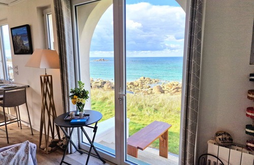 Cleder House | Villa Ker Anna, 4 people, seafront