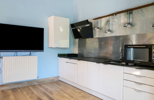Saint-Medard-sur-Ille Villa | Villa "Lafamosia" with Indoor Pool and Jacuzzi