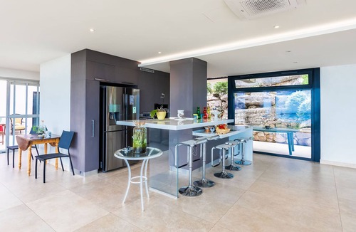 Beausoleil Villa | VILLA MITOYENNE DYONIS VI4231 By Riviera Holiday H