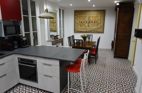 Le Mourillon Villa | Villa 'Mourillon Maison et Jardin 6-8 pers' with Private Terrace, Wi-Fi, and Air Conditioning