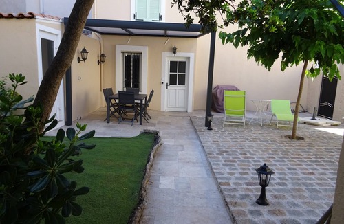 Le Mourillon Villa | Villa 'Mourillon Maison et Jardin 6-8 pers' with Private Terrace, Wi-Fi, and Air Conditioning