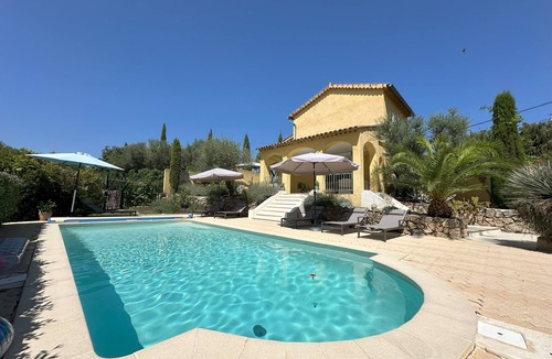Lorgues Villa | Villa Ocre, in Provence Verte, between the Mediterranean and the Gorges du Verdon.