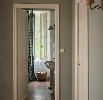 Saint-Pierre-de-Cole Bed & Breakfast | Villa Privée avec Piscine - Lavy