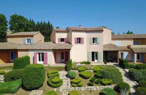 Saint-Trinit Villa | Villa with dishwasher, close to Village