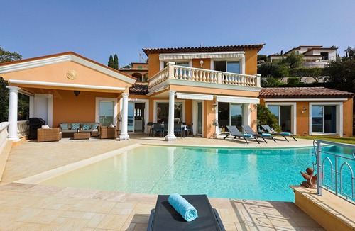La Nartelle House | Villa with pool and sea view for eight persons