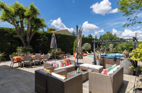 Le Thor House | Villa with Pool, Jacuzzi & Sauna in Provence