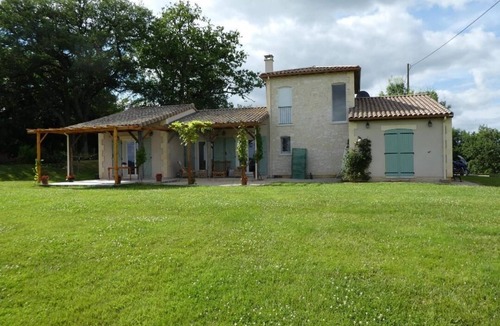 Bezolles House | Villa with Stunning Views, Pool and Fast WiFi
