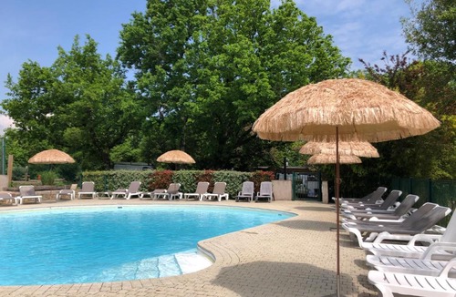 Saint-Denis-les-Martel House | Village Vacances Château de Termes, Gîtes, Chalets, Piscine, Jacuzzi, Sauna