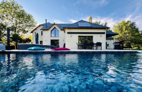 Roussennac Villa | Villaveyron