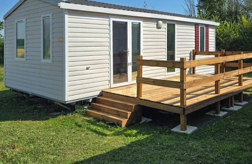 Levignac-de-Guyenne House | Violettes - two-bedroom Parc Home combines comfort, practicality, and charm.